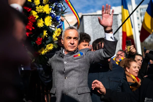 Călin Georgescu, o nouă vizită la Poliție. A fost întâmpinat cu flori