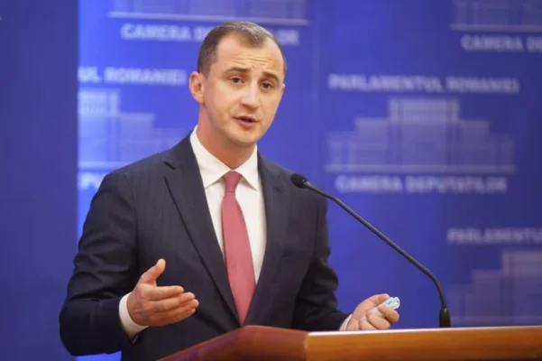 Alfred Simonis: Președinția a căzut în uralele celor care vântură cuțite prin Piața Victoriei