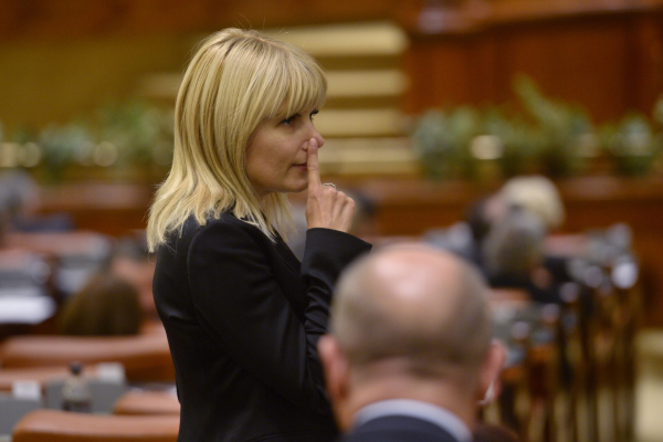 Elena Udrea a fost scoasă din penitenciar și dusă de urgență la SPITAL. Fosta ministră află pe 1 iulie dacă va fi eliberată din închisoare