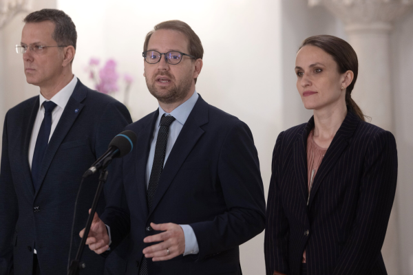 Dominic Fritz, reacție după revenirea în țară din Germania: „Romania is back. Gata cu secretomania şi cu limbajul de plastic”