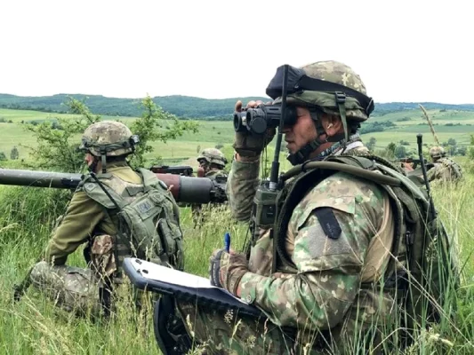 Exclusiv
        Atribuțiile președintelui României cu privire la Apărare. Bălăceanu: „S-ar putea să i se propună reintroducerea serviciului militar obligatoriu”