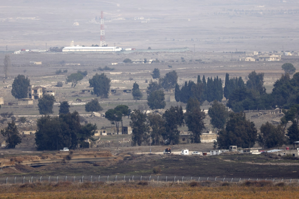 Israelul își intensifică atacurile în Siria şi trimite mai multe trupe la graniță. Armata depune eforturi pentru a opri trecerea frontierei dinspre Siria