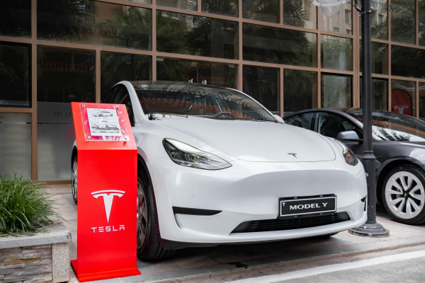 SUA renunţă la subvenţiile pentru maşini electrice începând cu 30 septembrie: Sfârşitul unei ere pentru industria vehiculelor electrice / Industria auto americană e încurajată să continue producţia pe benzină