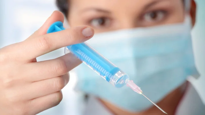 Lege promulgată! Fetele și băieții până la 26 de ani se pot vaccina anti-HPV gratuit