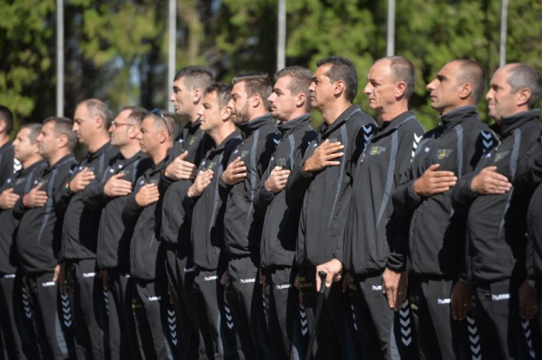 Militarii din echipa INVICTUS România vor duce drapelul național pe Vârful Omu