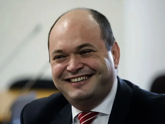 Economistul Ionuţ Dumitru va fi consilier onorific al premierului Ilie Bolojan