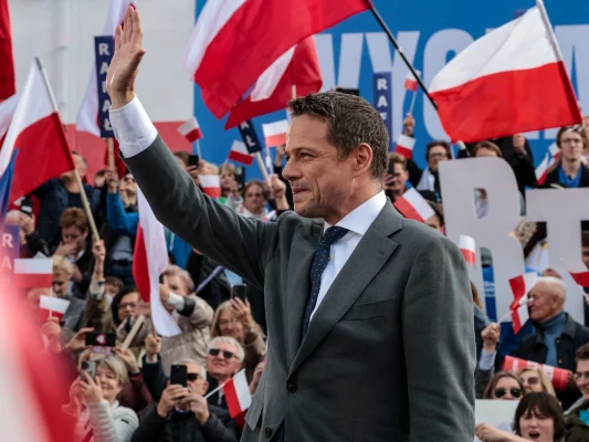 Alegeri prezidențiale în Polonia. Candidatul pro-european Rafał Trzaskowski câștigă primul tur în fața conservatorului Karol Nawrocki