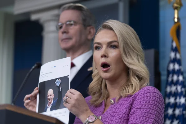 Casa Albă acuză Amazon de acțiuni „ostile și politice” după ce a anunțat că vrea să afișeze costul suplimentar al tarifelor lui Trump