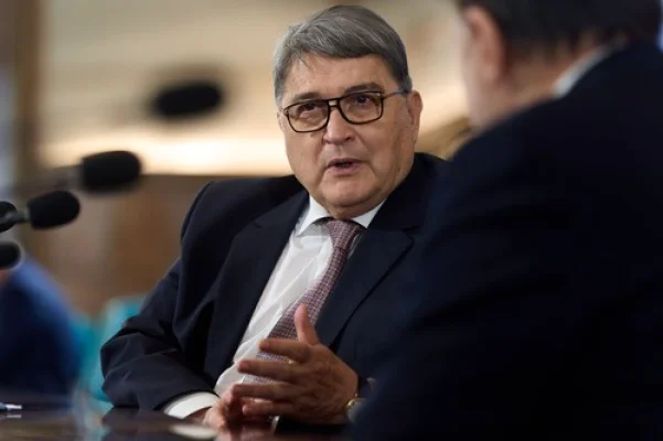 Ministrul Afacerilor Externe, Emil Hurezeanu: Niciodată diaspora, oriunde s-ar afla, nu a fost mai aproape de ţară
