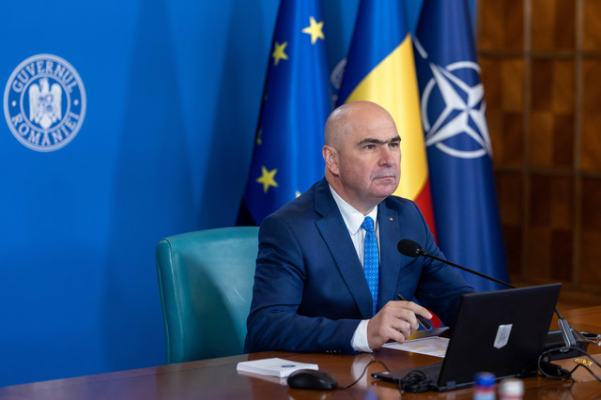 Bolojan, către coaliţie: Nu ne ajută nici dublul limbaj şi nici căutarea unor vinovaţi şi justificări care nu folosesc nimănui. Situaţia actuală nu este despre orgolii personale, imagine şi nici măcar competiţie electorală / Mesaj către Opoziţie