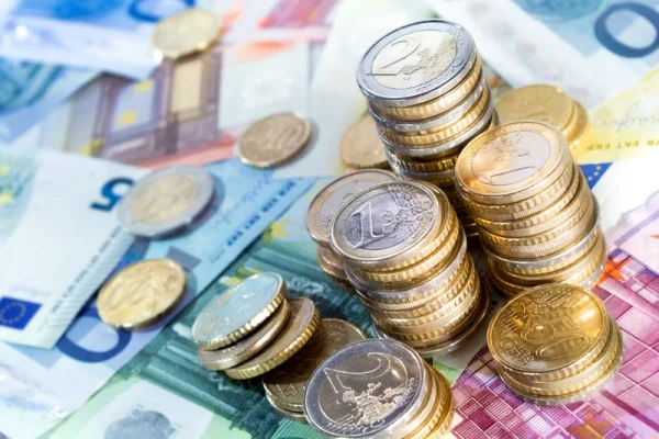 10 mituri anti-moneda euro răspâdite în Bulgaria: Vom deveni mai săraci, totul se scumpește, ne fură rezervele, ne pierdem suveranitatea națională și alte sperietori  / Care este adevărul
