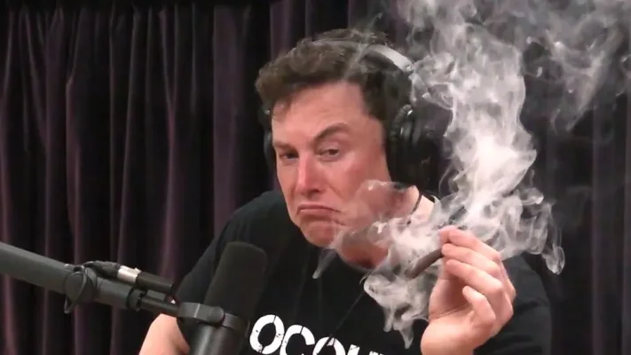 Elon Musk despre Steve Bannon: Un retardat comunist