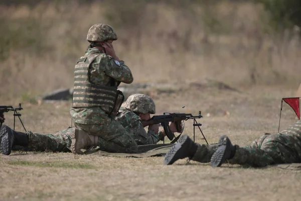 Sondaj INSCOP: Peste 72% dintre români ar fi de acord cu o creştere a cheltuielilor în domeniul apărării