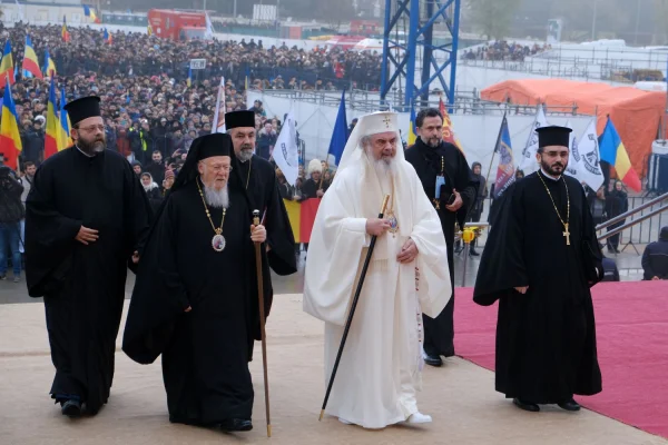 Întrebare pentru Patriarhia Română