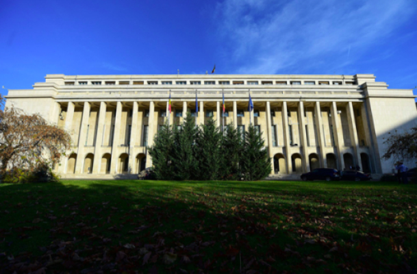 Guvernul Bolojan se mută în Palatul Parlamentului. Ce se va întâmpla cu clădirea de la Piața Victoriei