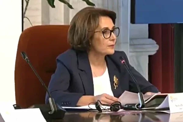 Senatoarea PNL Nicoleta Pauliuc pregătește un proiect legislativ ce va avea menirea de a-i ajuta pe supravieţuitorii de cancer şi pe cei care au trecut prin boli acute