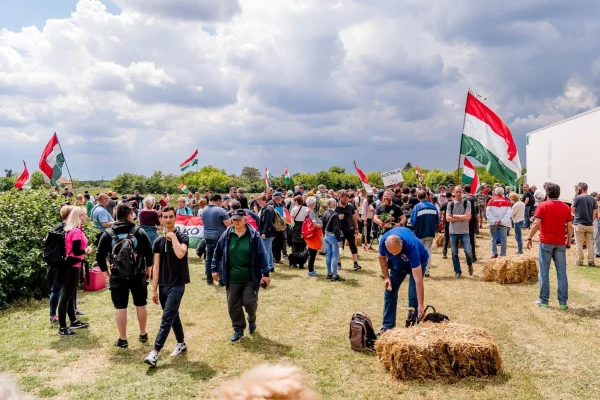 Liderul opoziţiei din Ungaria Peter Magyar a trecut graniţa în România. El a plecat la 14 mai în marş spre Transilvania