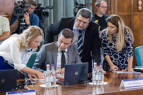 Sorin Grindeanu, dispus să schimbe toată conducerea portului dacă i se aduce ”cea mai mică dovadă” că în Portul Constanţa ar avea prioritate camioanele din Ucraina