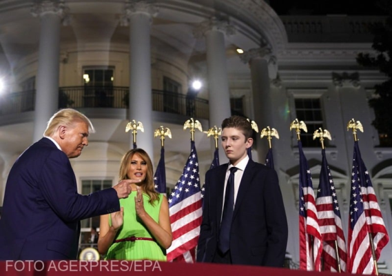Barron Trump susține că tatăl său i-ar fi cerut demisia președintele Rezervei Federale, acuzat că ar fi renovat ”un palat” de 2,5 miliarde de dolari