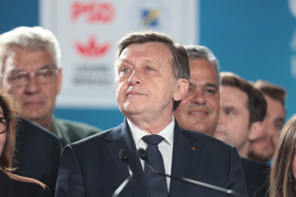 Crin Antonescu atacă presa pentru modul în care a prezentat întâlnirea dintre Nicușor Dan și Donald Trump: Avem o propagandă bananieră care, pe banii noștri, ne insultă zilnic