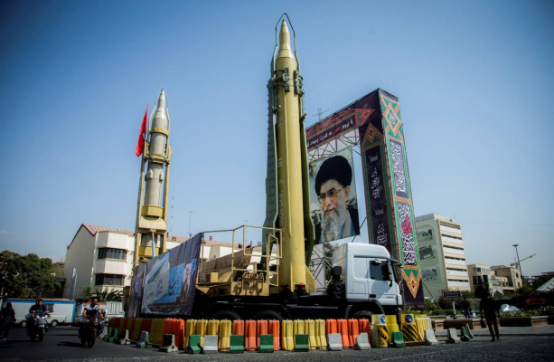 Iranul respinge negocierile cu SUA, Rusia lansează avertismente dure
