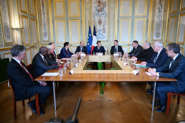 O nouă rundă de discuții între americani, ucraineni și aliații europeni va avea loc la LONDRA săptămâna viitoare. Macron: “O convergență importantă”