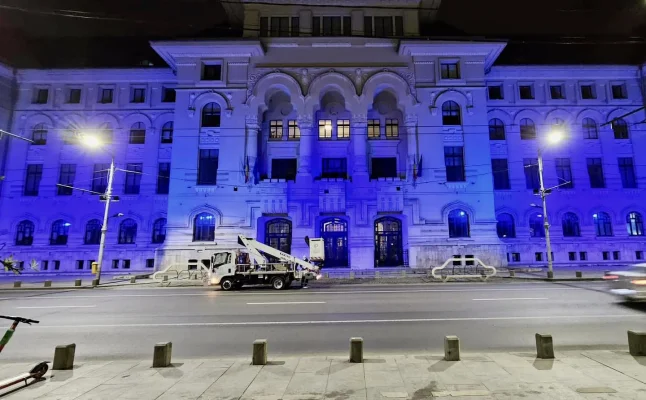 Tururi ghidate, expoziţii şi muzică live la primăria Capitalei de Noaptea Europeană a Muzeelor