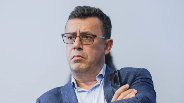 Victor Ciutacu: „E normal ca portavocea guvernului să fie persoana care i-a făcut cimpanzei și golani pe președintele și vicepreședintele SUA, Donald Trump și JD Vance?”