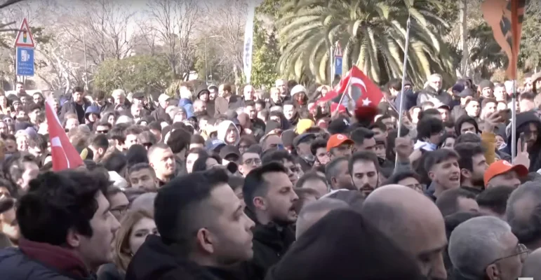 Alţi 47 de opozanţi, vizaţi de mandate de arestare cu privire la ”corupţie” la Primăria Istanbulului