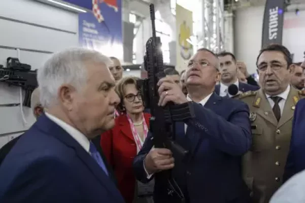 Ciucă: "Dacă mă năşteam 100 km mai încolo, acum aş fi fost pe front"