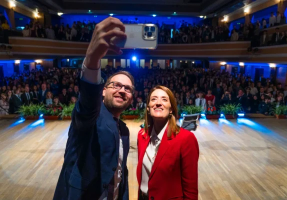 Roberta Metsola, despre încrederea în conducători: „Nu am nimic cu cei care spun că nu mai cred în politicieni. Am o problemă cu liderii care nu reuşesc să îi convingă” FOTO/VIDEO