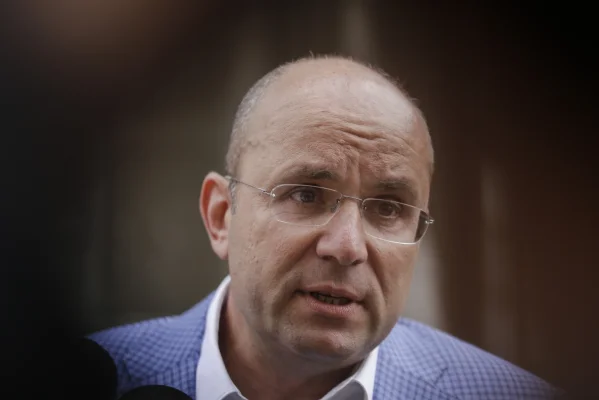 Cozmin Gușă: George Simion are circa 20% avans în fața lui Nicușor Dan