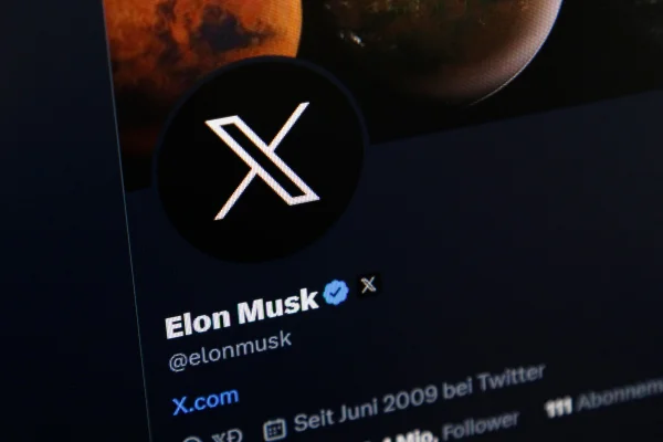 Franța ia în calcul desemnarea rețelei X a lui Elon Musk ca platformă pornografică