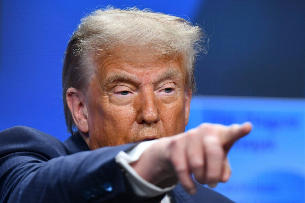 Termenul limită al tarifelor impuse de Trump UE se apropie: Europa riscă taxe vamale de până la 50%