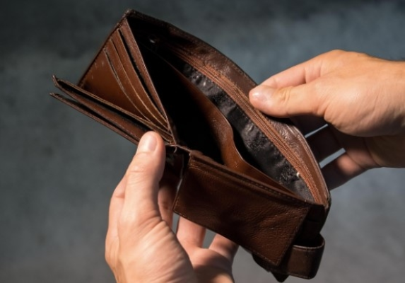 Un fost ministru de Finanțe atacă măsurile de austeritate ale Guvernului Bolojan. "Nu fac decât să lovească în cei mulți cu venituri mici și medii"