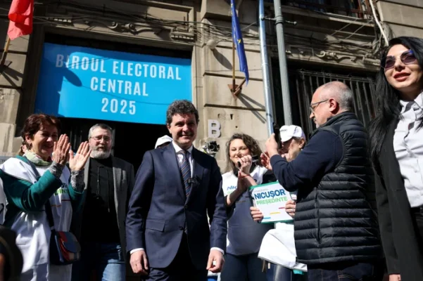 USR a anunțat că va contesta în instanță decizia BEC de interzicere a campaniei pentru Nicușor Dan
