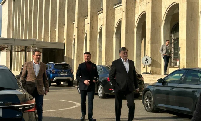 Crin Antonescu: Am solicitat să terminăm cu PENSIILE SPECIALE/Coaliția de guvernare, ȘEDINȚĂ în contextul controversei legate de „emisar”