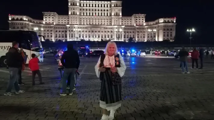 Simpatizantă AUR: ”Eu îi aprind lumânări lui Ceaușescu. Libertatea ține de foame?” (reportaj RFI)