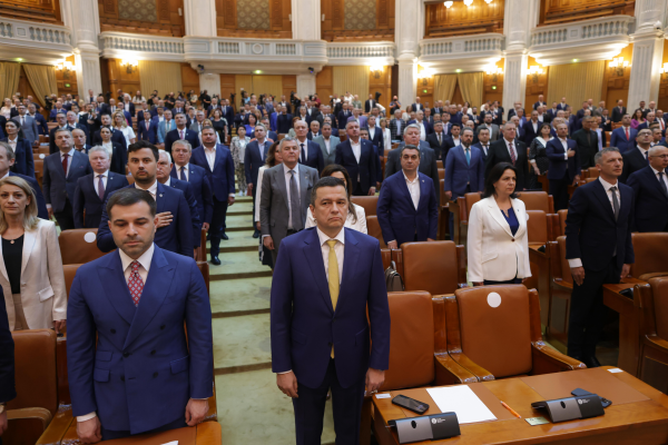 Parlamentarii care au case în București nu vor mai primi bani pentru chirie. Legea a fost votată azi în Parlament