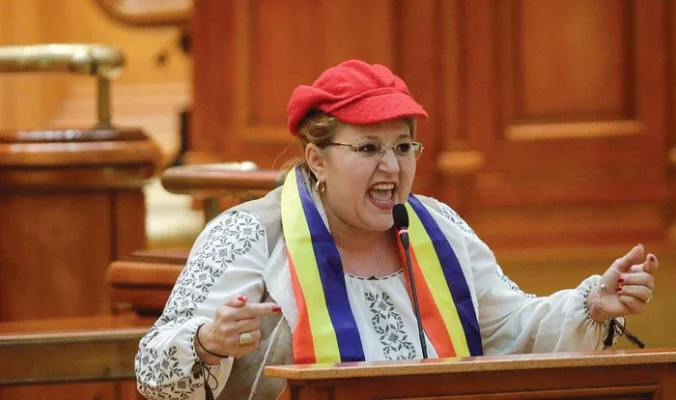 Șoșoacă sare în apărarea generalului de 101 ani acuzat de trădare: „Vă vom apăra, domnule general Radu Theodoru!”