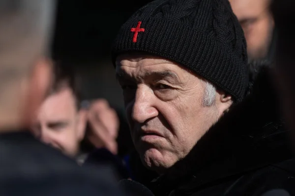 Becali reacționează după ce Patriarhul Daniel i-a dat interdicție să mai cânte în strana Catedralei: „Eu ascult. El este păstorul și eu sunt oaia”