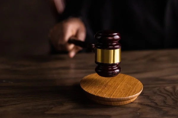 Un tribunal militar din Rusia a condamnat o tânără activistă care ajuta refugiaţi ucraineni la 22 de ani de închisoare