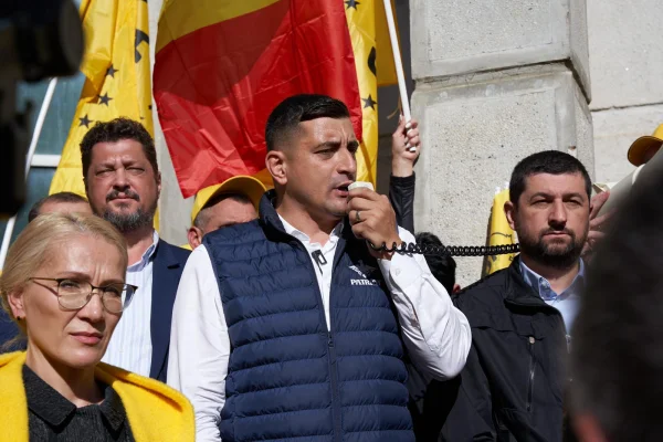 AUR anunţă că va depune noi moţiuni de cenzură după următorul pachet de măsuri de austeritate şi că va contesta Legea austerităţii la CCR