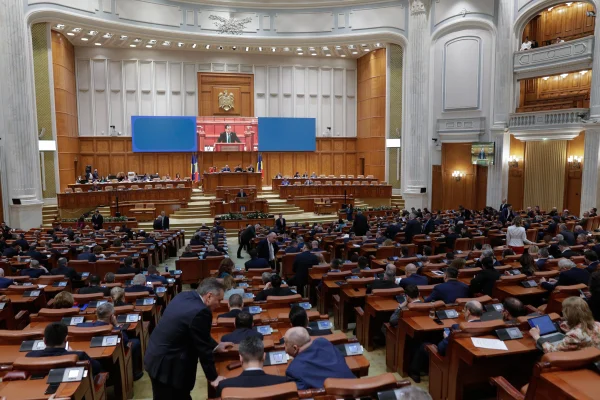 • 	”În spatele ușilor închise e haos”. Bogdan Chirieac: O să cădem rău