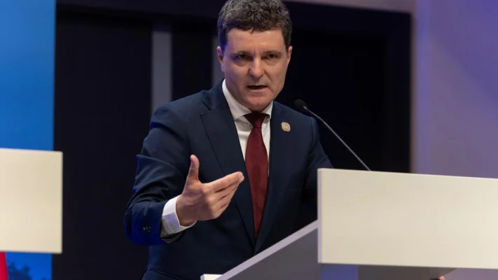 Combaterea evaziunii fiscale ar putea fi inclusă în Strategia Naţională de Apărare. Nicușor Dan vrea mobilizarea Serviciilor