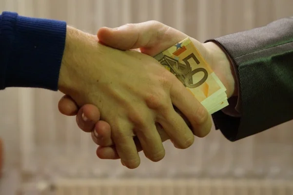 Fost primar din Gorj condamnat definitiv pentru corupție / Transformase primăria într-o feudă personală și cerea șpagă pentru aproape orice post scos la concurs / Candidanții plăteau „dijma” și primeau subiectele înainte de examene
