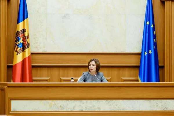 Președintele Maia Sandu îndeamnă românii basarabeni să voteze. Doi miri au mers la urne după cununia la starea civilă