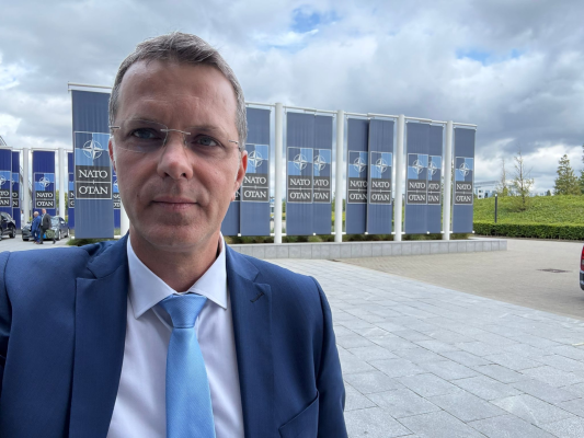 EXCLUSIV 	De la Apărare la „ministrul trebuie să”. Cazul Ionuț Moșteanu
