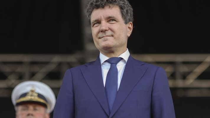 Vicepremierul Dragoș Anastasiu: „Le cerem celor care au salarii la stat mai mari decât Președintele să renunțe voluntar”