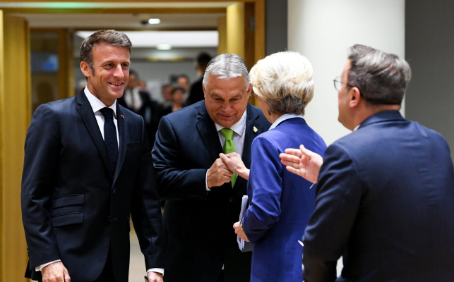 „E timpul să pleci”, îi spune Viktor Orban Ursulei von der Leyen în ajunul votului de încredere. Preşedinta Comisiei Europene le face eurodeputaţilor o mare concesie bugetară înaintea moţiunii de cenzură